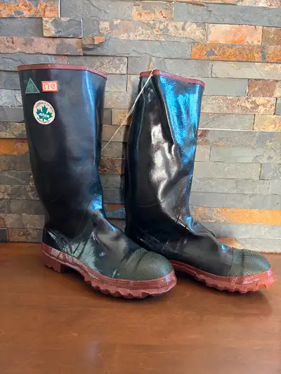Bottes de travail 15'' en caoutchouc Cette botte de travail imperméable et antidérapante en caoutcho...