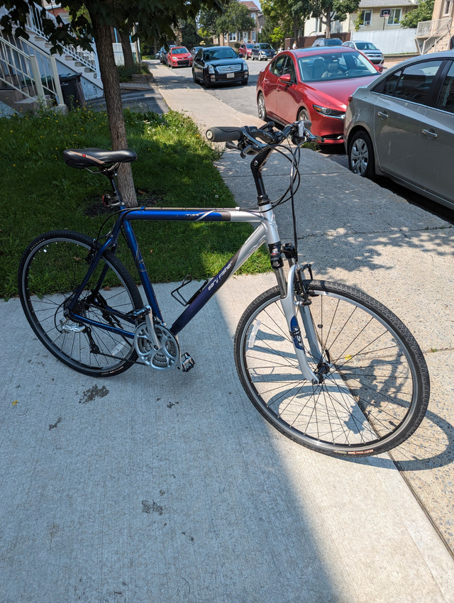 Vélo Hybride dans Randonnée, ville et hybrides  à Ville de Montréal