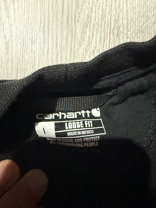 Men’s Large Carhartt Crew Neck Work Shirt in Men's in Mississauga / Peel Region - Image 3