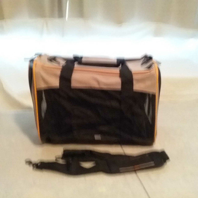 Small Travel Pet Carrier Case  in Accessories in Sudbury