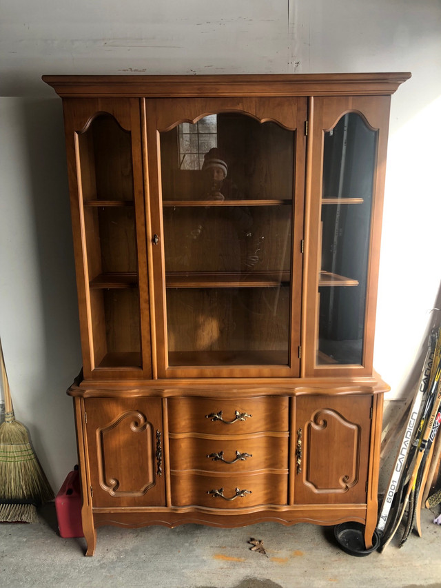 Bassett furniture Curio cabinet in Hutches & Display Cabinets in Oshawa / Durham Region