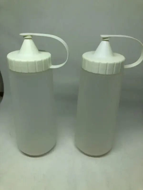 2 vintage Rubbermaid Squeeze bottles -16 oz628632719207711221