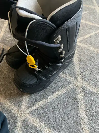      Men’s Burton snowboard boots, View more