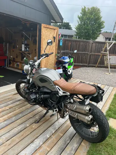 2017 BMW RnineT scrambler. 40000 km, valves checked at 30000. Tires are good. Needs right hand brake...