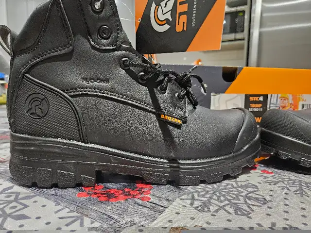 Bottes de travail de STC Footwear in Men's Shoes in Laval / North Shore - Image 7