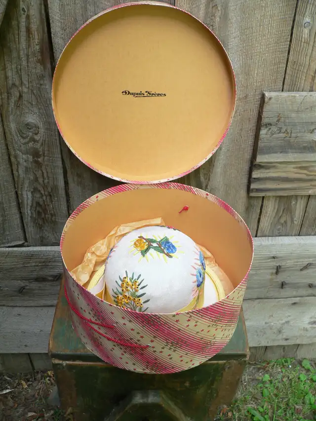 beau chapeau antique # 12757 in Arts & Collectibles in Lanaudière - Image 2