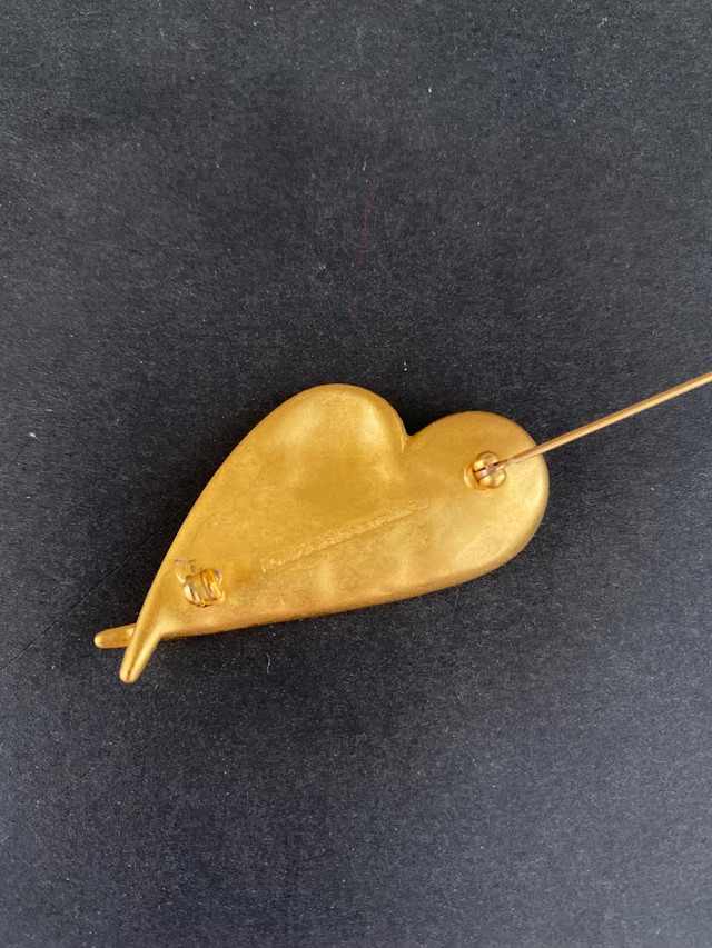 Liz Claiborne  vintage gold heart brooch  in Jewellery & Watches in Delta/Surrey/Langley - Image 4