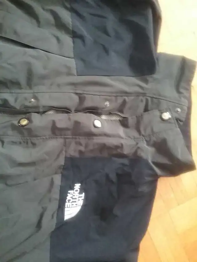 North face goretex jacket in Men's in Laval / North Shore - Image 5