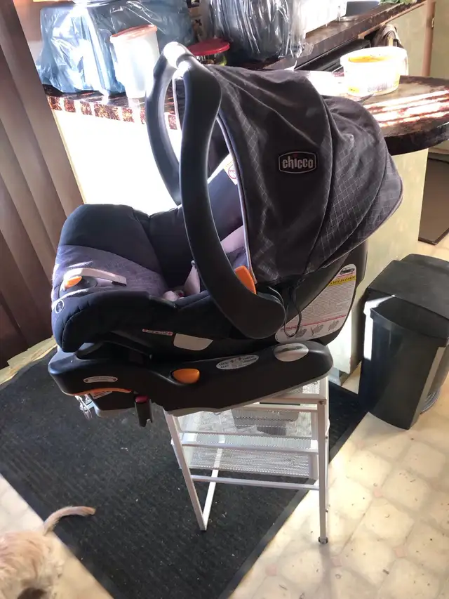 siege d’auto ,avec coquille de marque chicco in Strollers, Carriers & Car Seats in Longueuil / South Shore - Image 3