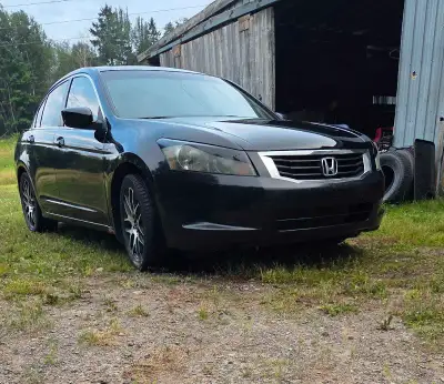Je vends ma Honda Accord 2010, une berline fiable et élégante, idéale pour vos déplacements quotidie...