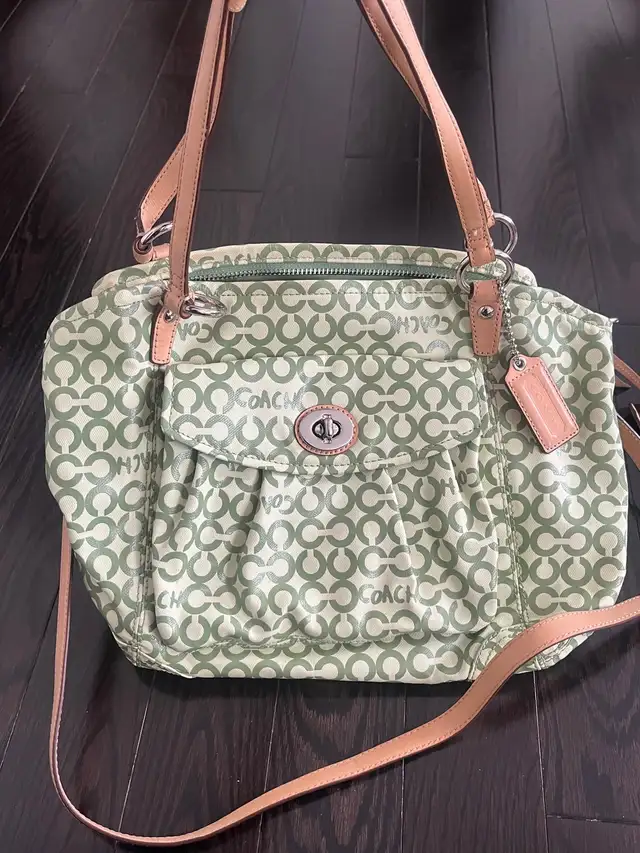 Coach Vintage Green Shoulder Bag in Women's - Bags & Wallets in Mississauga / Peel Region - Image 2