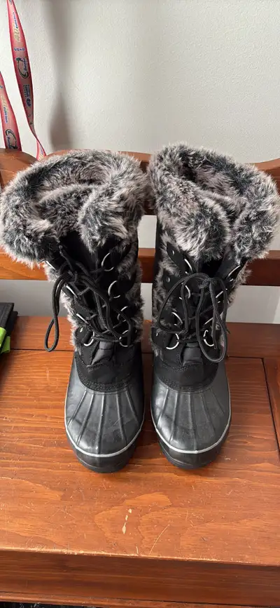 Bottes pour femme grandeur 8. À peine porté