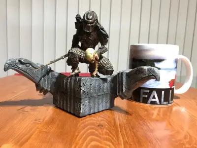 Predator Hunter Mini Statue in Polystone, no longer produced., View more