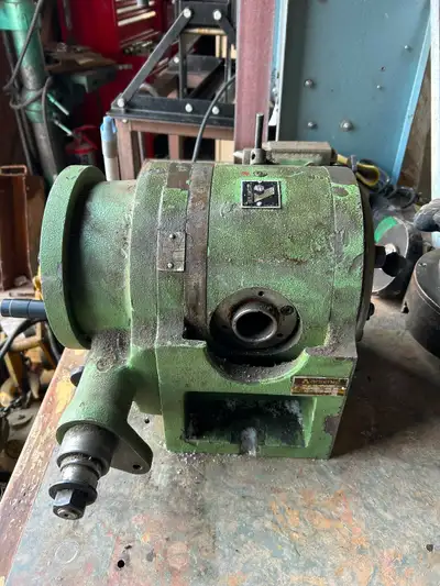 Dividing (index) head for milling machine. Arsenal 6-3/4” centre height, type 170, SN1229, Hole thru...