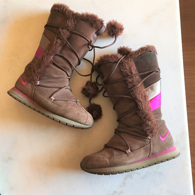 Authentic Nike brown winter snow boots, w/ pom poms (size 7) in Women's - Shoes in City of Halifax
