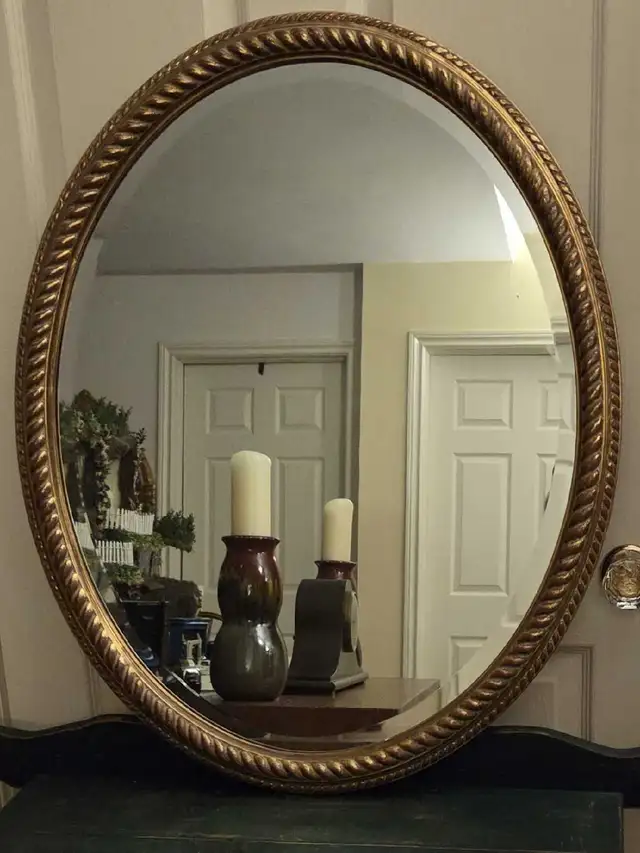 VTG CARVED WOODEN VICTORIAN GILT FRAME OVAL MIRROR- CANADA in Home Décor & Accents in City of Toronto - Image 7