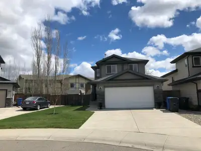 3 bedrooms 2.5 bathroom full house