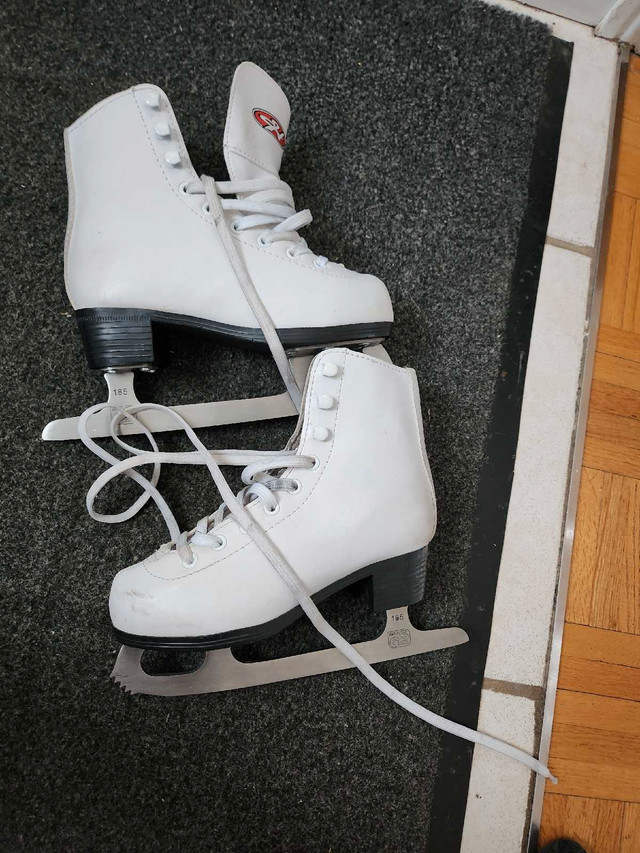 Patins enfant dans Patins et patins à roulettes  à Saint-Hyacinthe