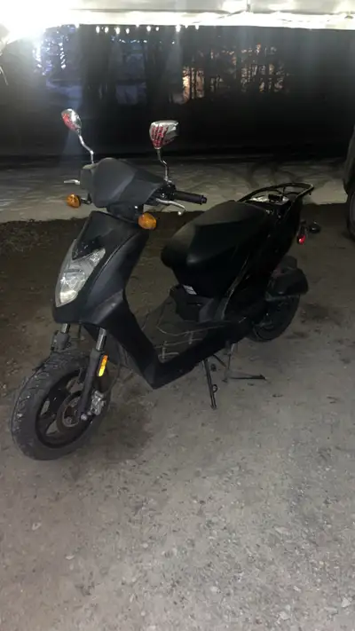 Pour plus d’info me contacter 514-941-4434 Scooter fonctionne parfaitement / 4t / fiable/pas chère