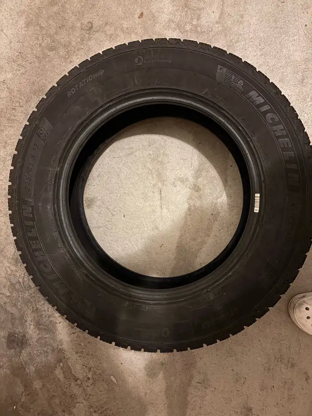 225/65R /17 Michelin Snow tire in Tires & Rims in Markham / York Region - Image 2