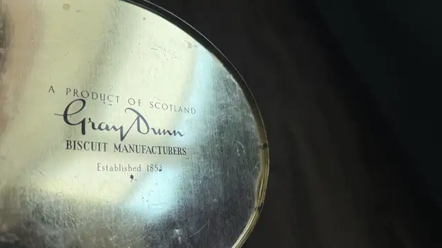 Collectors Tin in Arts & Collectibles in Saskatoon - Image 3