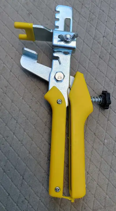 Achieve perfectly level tiles with these tile leveling pliers! These handy tools are new and ready t...