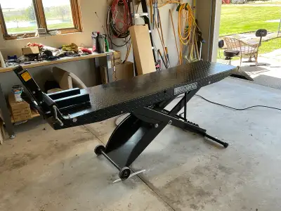 1000lb. Load. In excellent condition. It weighs bout 350 lbs. it worked just fine for a Goldwing. Pi...