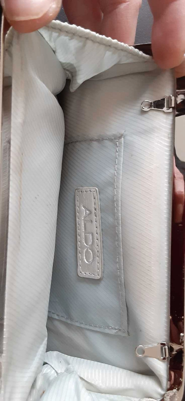 Silver Clutch Purse in Women's - Bags & Wallets in Edmonton - Image 3