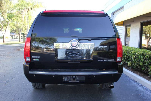 2011 Cadillac Escalade ESV Premium AWD 4dr Black SUV in Cars & Trucks in City of Toronto - Image 4