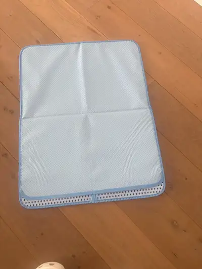 Tapis pour chat neuf Je vais à Montréal defois, View more