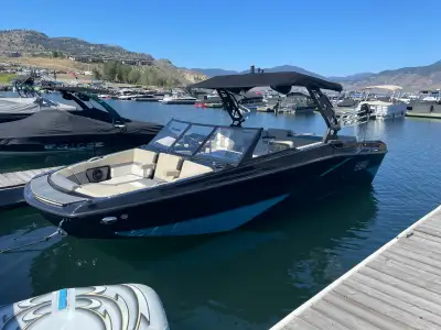 New condition, great boat throughs a big wave. 5 years left on the factory warranty. brand new this...