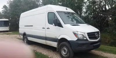 Sprinter 2016 4x4 with 170wb and high roof It has a back up camera Located by bon accord 15min north...