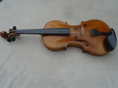 Very unique old violin , good solid instrument, set up ,n comes with a case & bow. SOUNDS GOOD MUSIC...