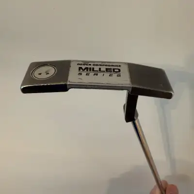 Club: Never Compromise 33” Blade Putter right handed Grip: Lamkin SINK SOD-13 Headcover: No Trade in...