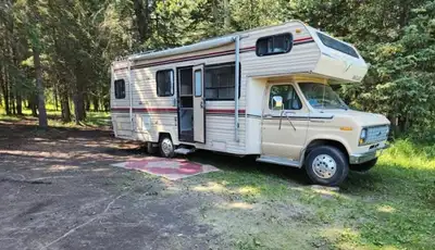1988 Ford E350 cutaway Motorhome 104,000 km Air bags, cruise, rear hitch, has many upgrades done ins...