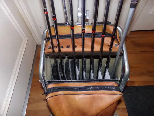 LADIES "WILSON" 11 CLUB SET OF GOLF CLUBS/ALL IN ONE BAG/  CART in Golf in Kingston - Image 4