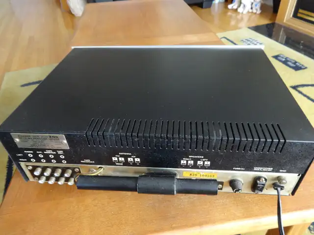 Sansui 200 Vintage Solid-State AM/FM Stereo Tuner Amplifier in Stereo Systems & Home Theatre in Markham / York Region - Image 8