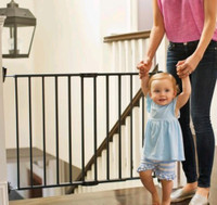MUNCHKIN Push to Close Baby Safety Gate Extend 28.5" to 45" wide