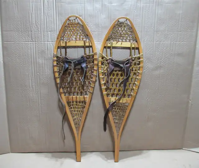 Mukluk Bastien Bros. 6 femme + Raquettes 36 " en babiche. in Fishing, Camping & Outdoors in Québec City - Image 6