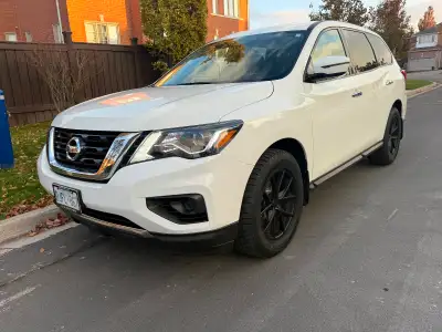 Super clean low km suv, 4x4,awd, and 2 wheel options, 7 seater, hatch back, rear view camera, new ro...