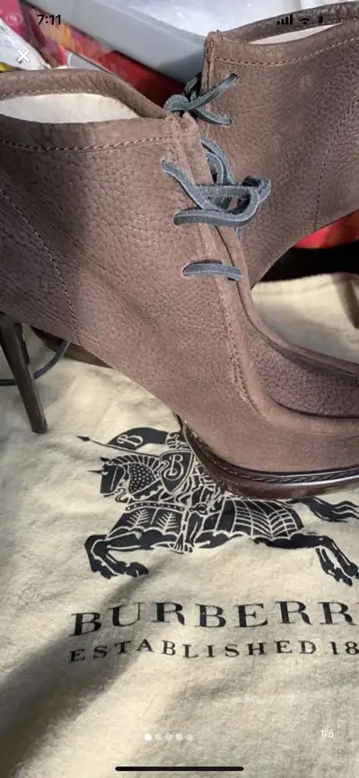 Burberry Winter boots with heels lined ( natural fur), View more