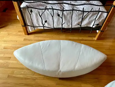 Ottoman en cuir comme neuf. Livraison gratuite à 50 km à la ronde de Sherbrooke