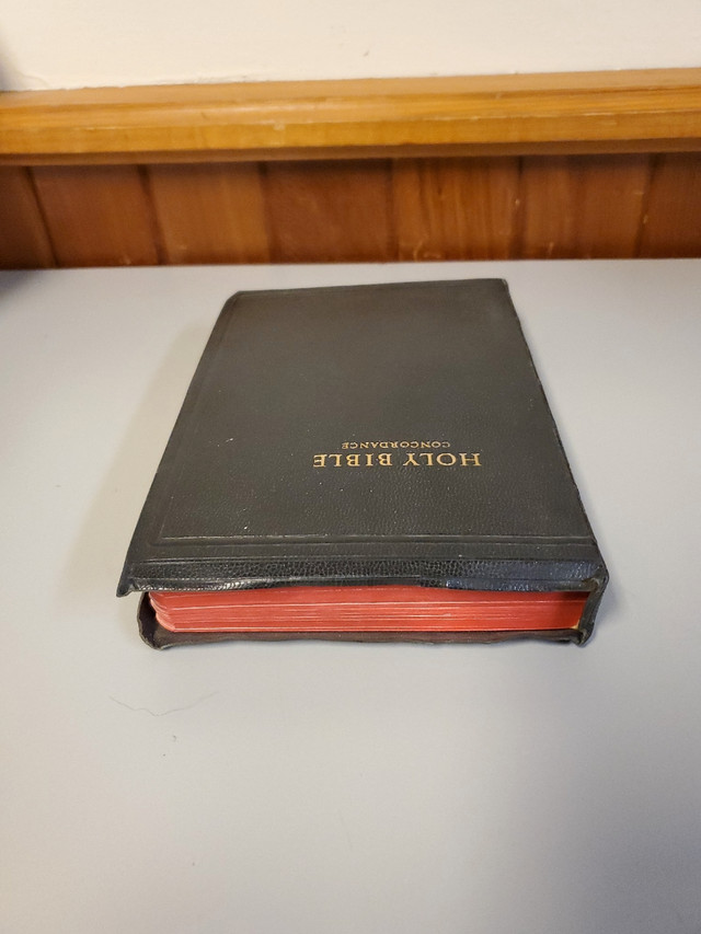 Vintage Holy Bible Red Letter Edition Concordance Leather Bound  in Fiction in St. Catharines - Image 4