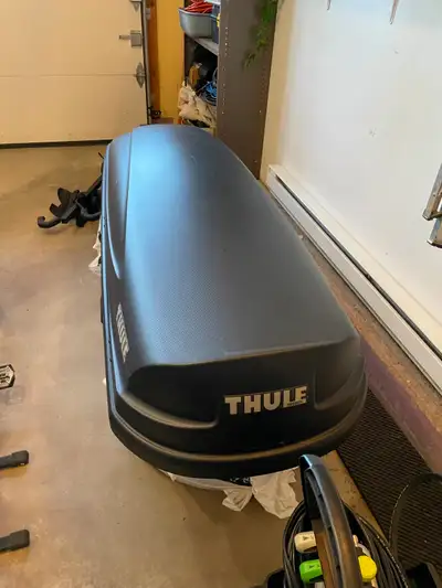 Coffre de toit Thule Convoy XT Alpine acheté en mai 2024 et ayant peu servi. Longueur: 81", Largeur:...