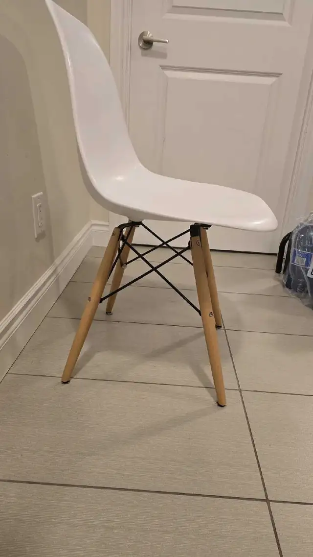 White Eiffel Chair in Chairs & Recliners in Markham / York Region - Image 4