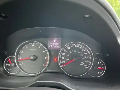 La légende des routes cahoteuses ! À prendre "as is", avec tout son charme rustique ! Les plus: - 6...