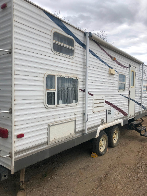 2009 29 ft super sport travel trailer,bumper pull with slide out in Travel Trailers & Campers in Calgary - Image 2