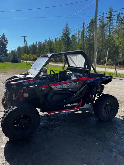 2019 rzr xp 1000 Front/ Rear windshield MTX Soundbar Roof with lightbar Underglow Lower door inserts...