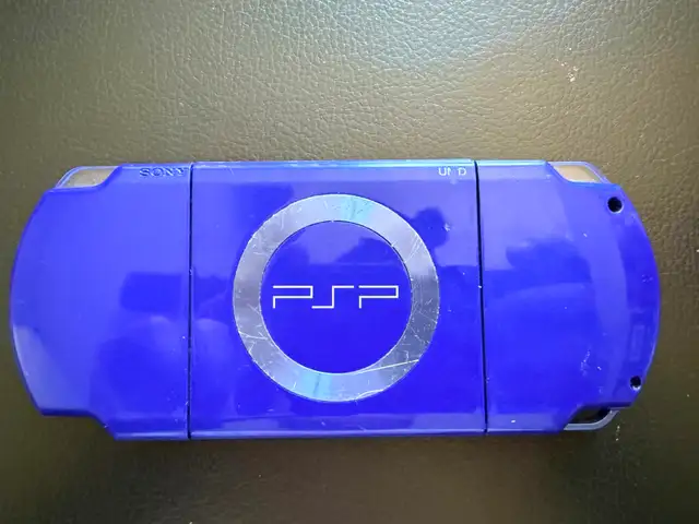 Limited Edition Sony PSP-2001 Metallic Blue  Portable w/ AC in Sony PSP & Vita in Barrie - Image 8