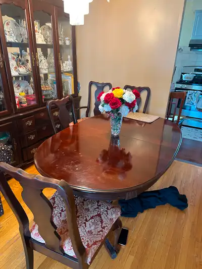 Table and hunch, View more